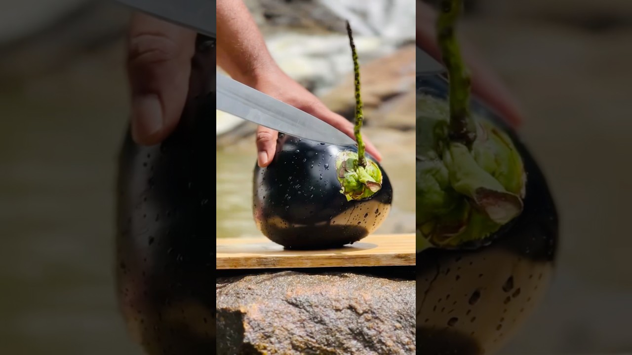 Black coconut.😱🌴🥥🔪 