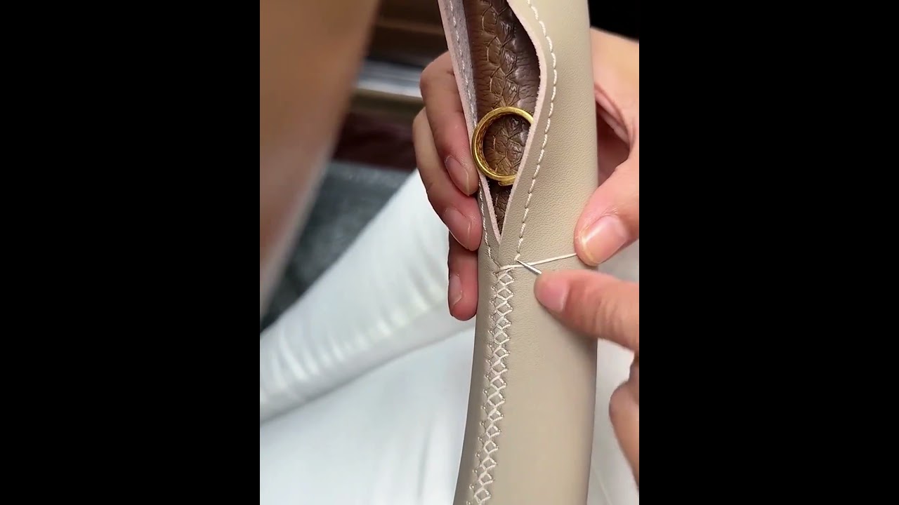 Sew the steering wheel non slip case