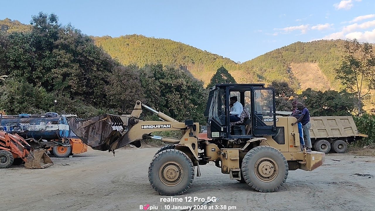 #viraljcbvideo #ajj JCB se concrete loader bucket me mixing kya 😲 #viralvideo 