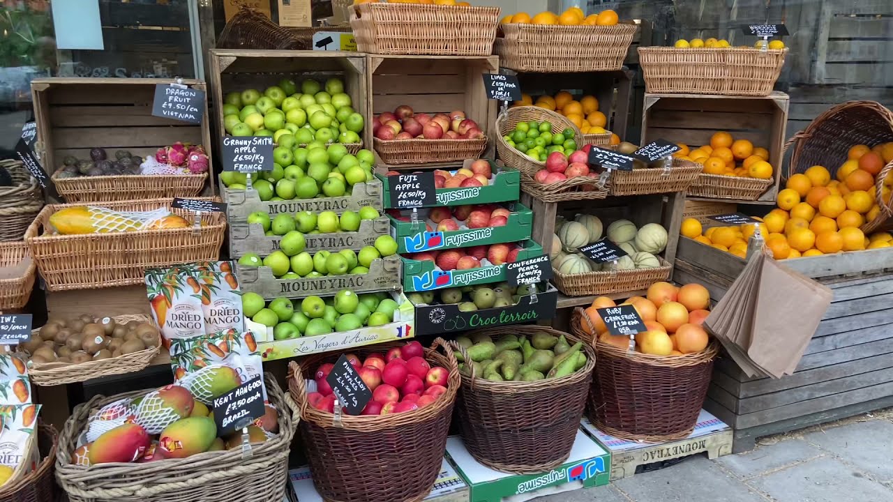 London walking tour: Wimbledon village and common