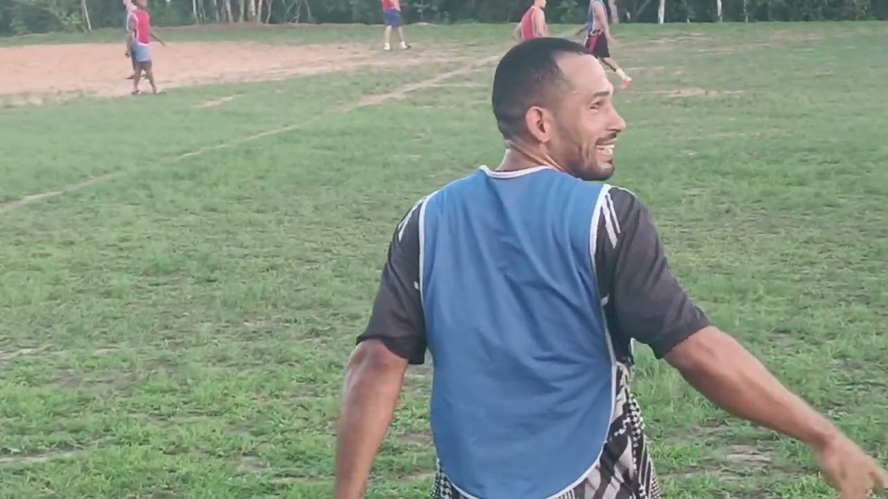 Treino dos amigos camisa azul ganha de 4x3