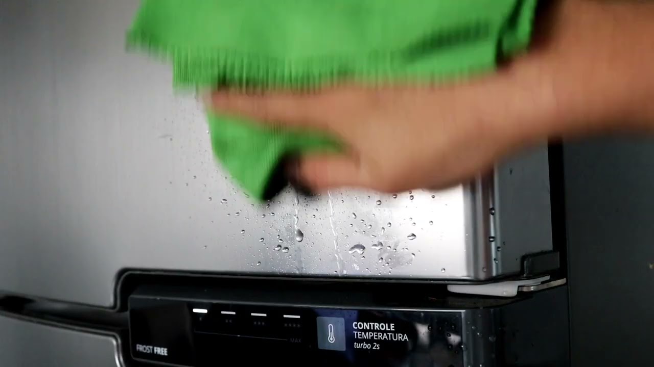 Para vidros e espelhos sem fiapos ou manchas, use o pano Ecomais&reg; Limpa Vidros