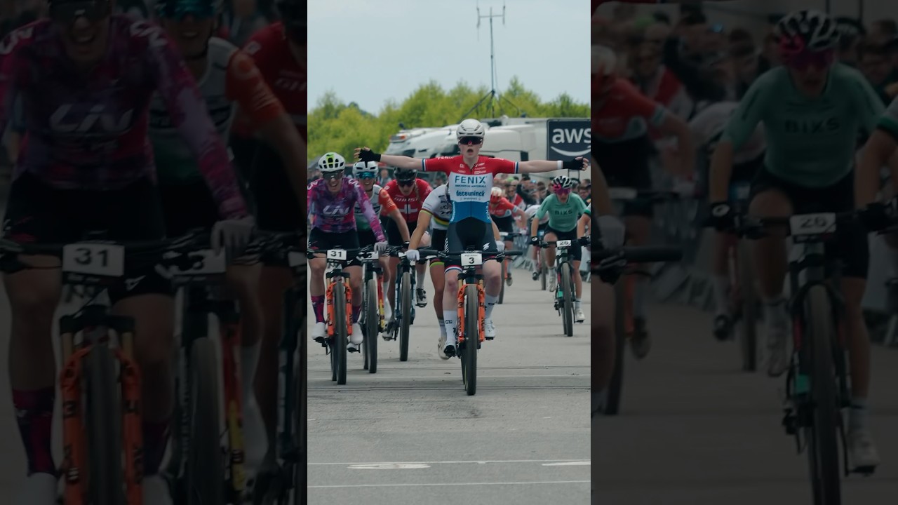An amazing win for Puck Pieterse in the XCC 🏆 #MyCanyon #CLLCTV #CanyonCFR #BestinClass