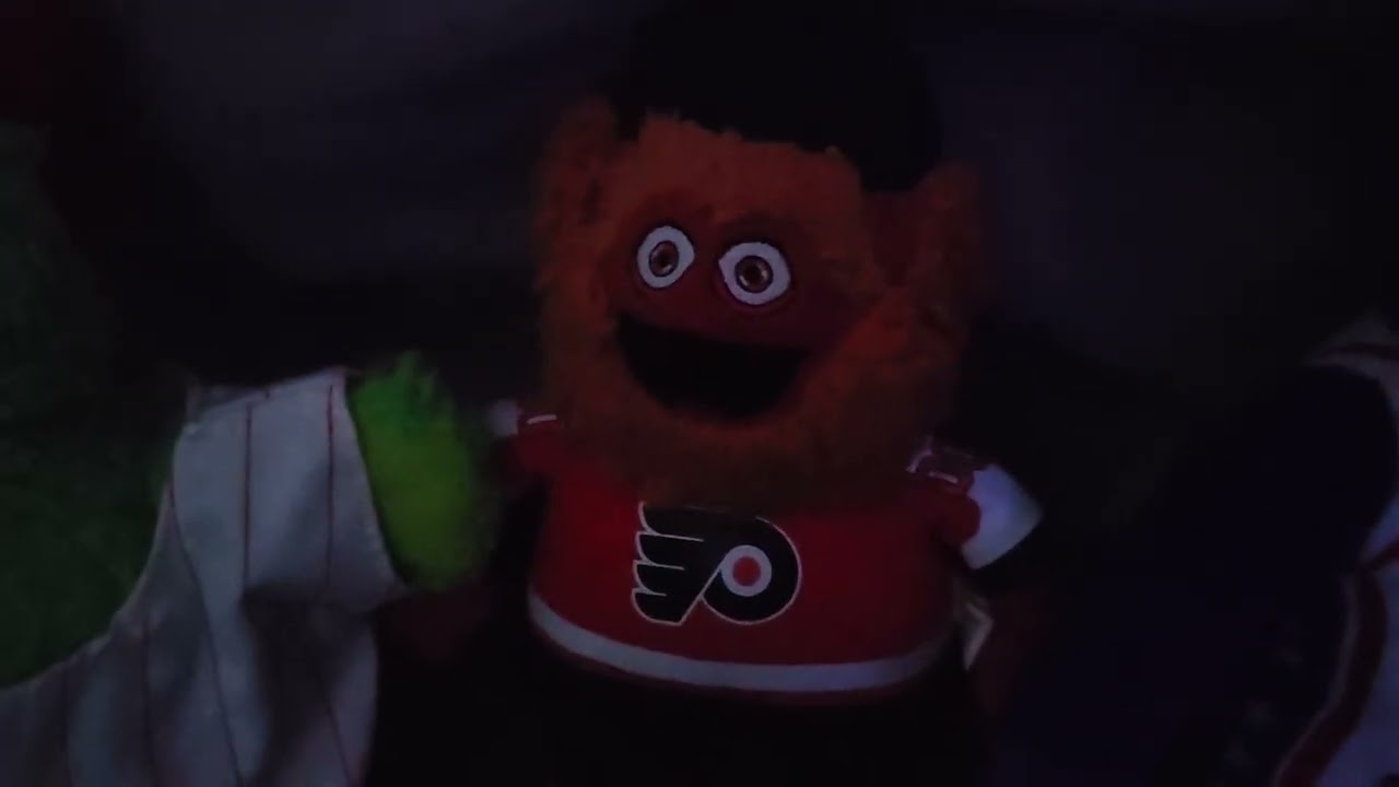 The Philadelphia Mascots perform the Gridiron Heroes sing (Live from the Jaden Lee House)