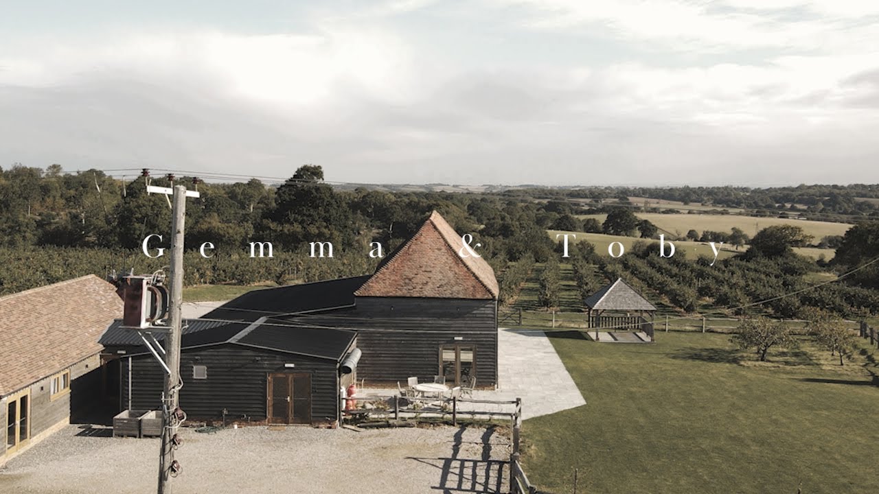 Picnic on the beach anyone!? // An intimate Wedding @ The Cherry Barn In Rye // Sussex