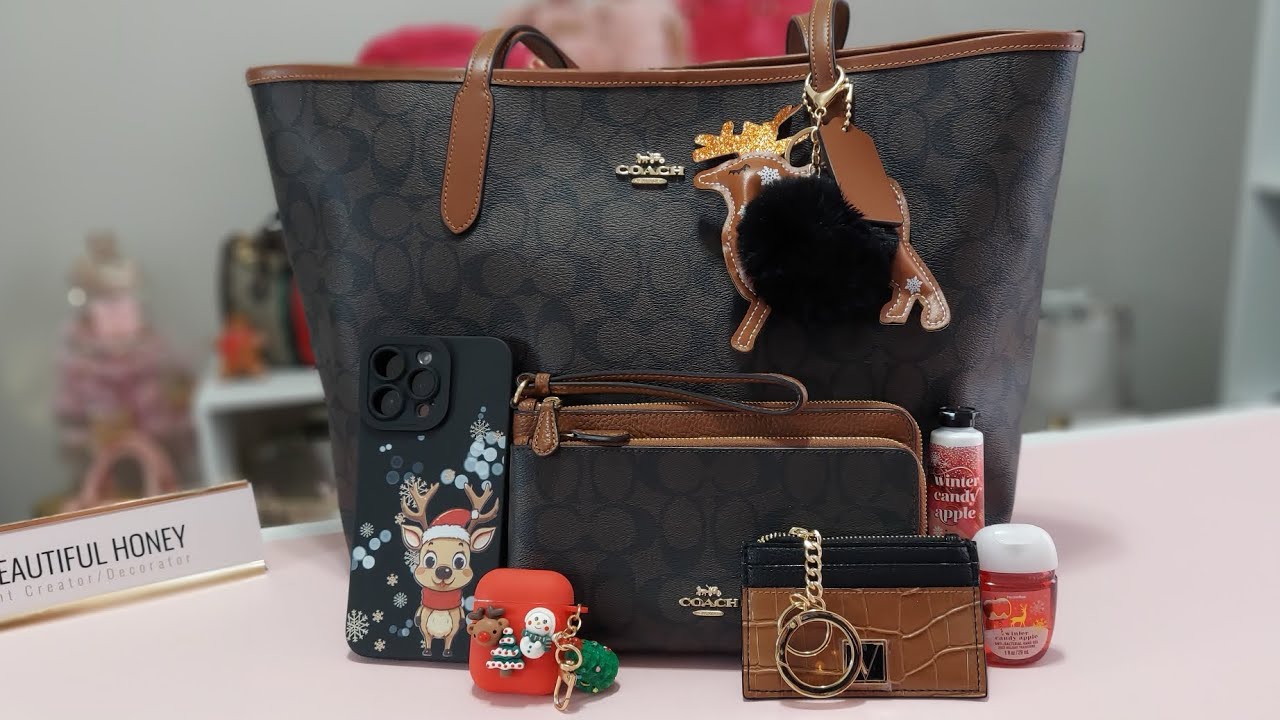 What's In My Bag 🦌 | Coach City Tote | Holiday Edition 🎄 #whatsinmybag #coach