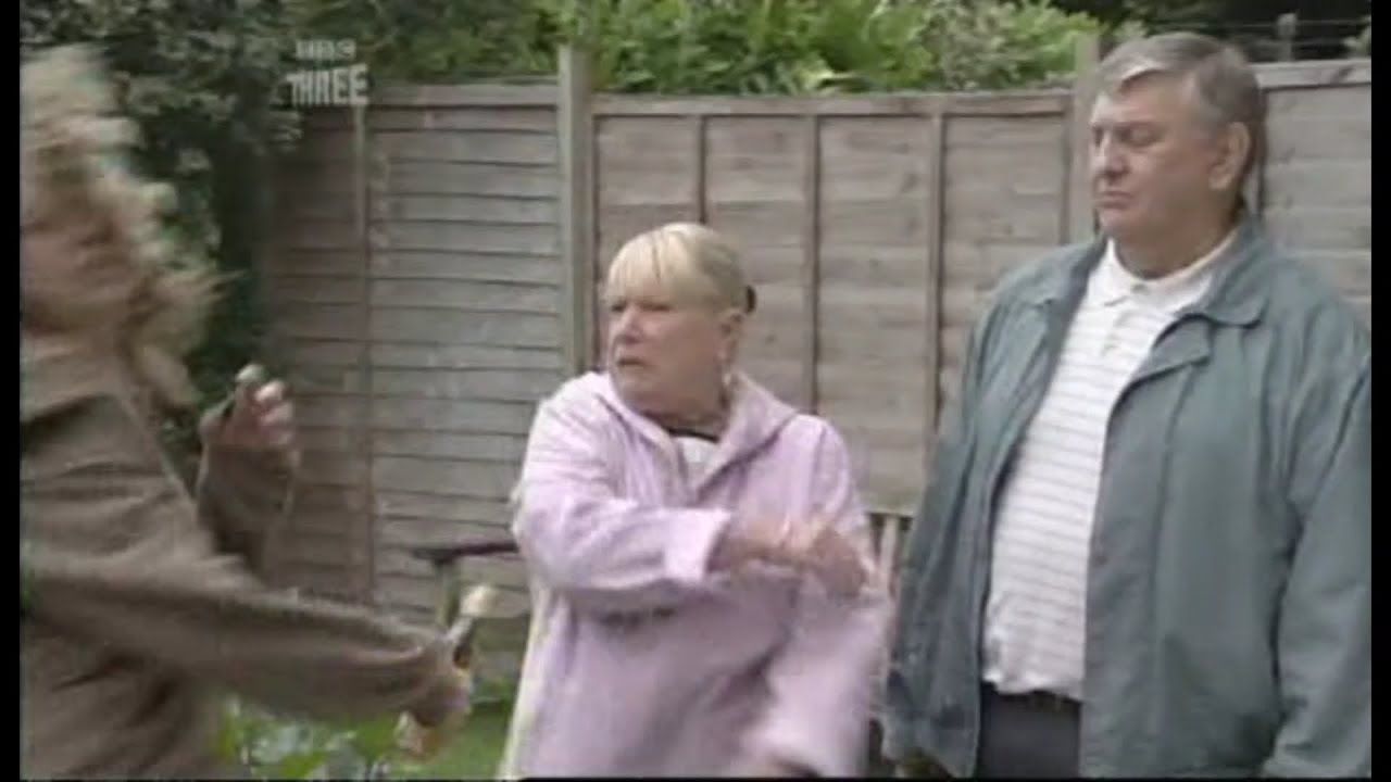 EastEnders - Mo Harris Slaps Sam Mitchell (29th August 2005)