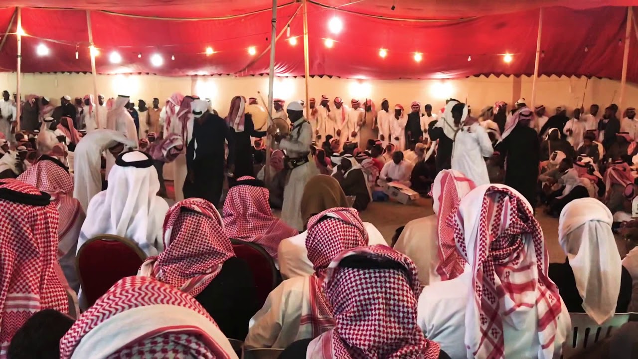 رايح بيشه قاف تشوقني الخيزرانه بين جمع الصفوف ياليتها في يميني واتعصى بها
