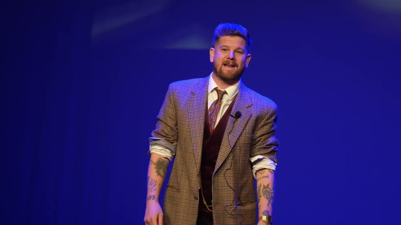 Levitation / Levitating Magic Trick illusion - Leviosa Joao Miranda stage- Chris Cowl Magic Magician