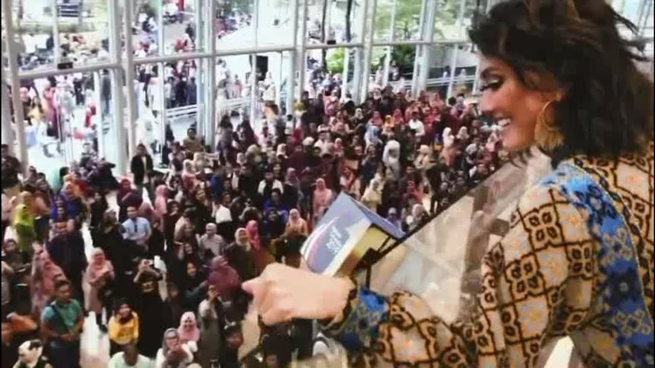 Thousands of fans wait for AGNEZ MO at ICE BSD