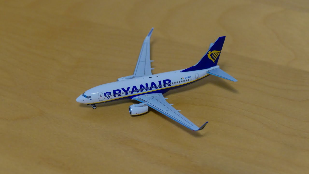 1:400 Panda Models RyanAir 737-700 Model Review