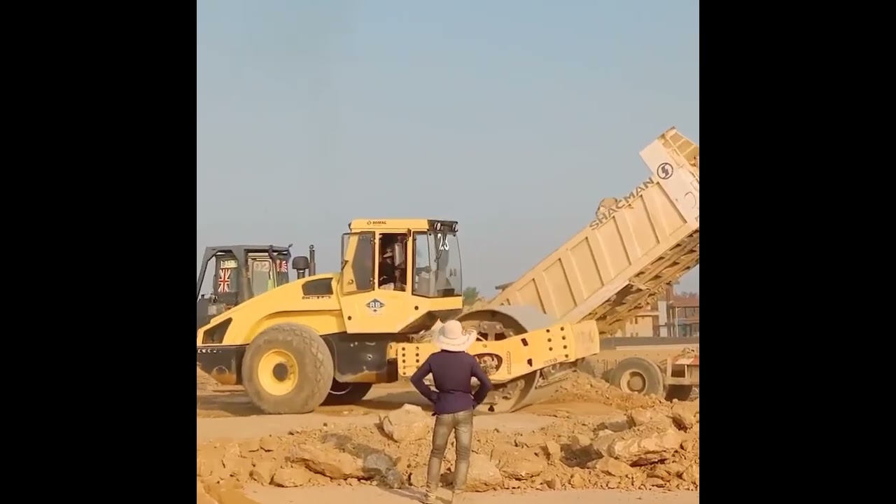 Heavy Equipment For Road Construction Excavator Bulldozer Grader Roller Truck with big Construction