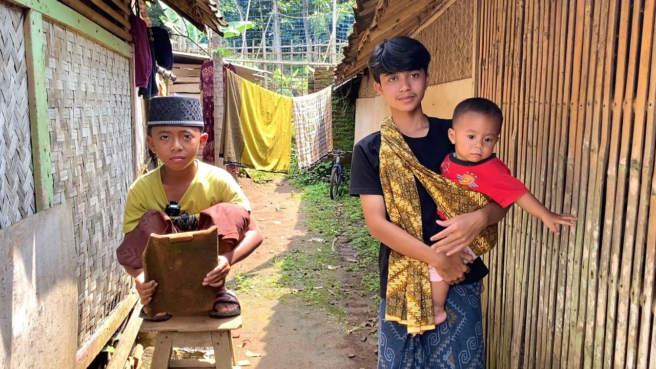 DERITA TIGA 4DIK YATIM HIDUP MEMPRIHATINKAN SERING MENAHAN LAPAR KARENA TAK MEMILIKI BERAS