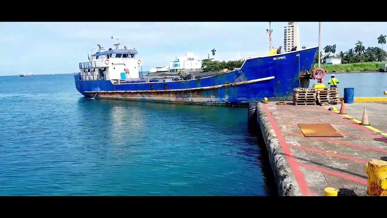 Cosas de marino atraque de un barco