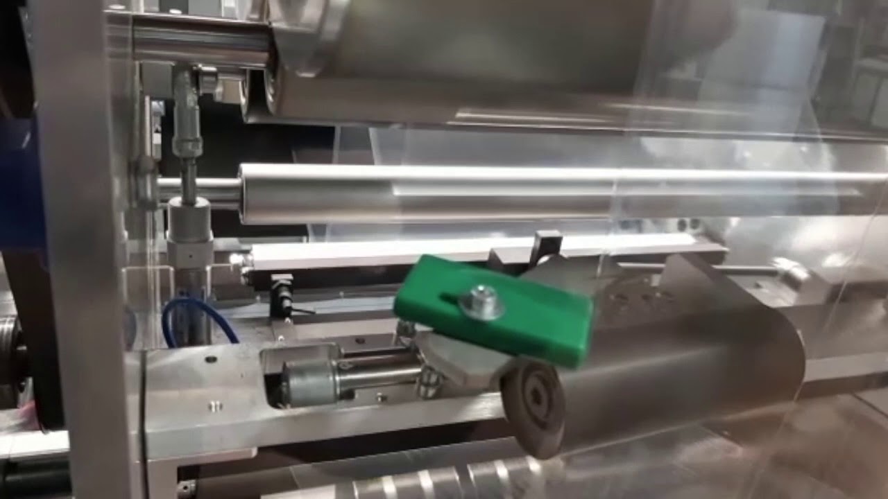 Rewinding of pre stretched automatic rolls