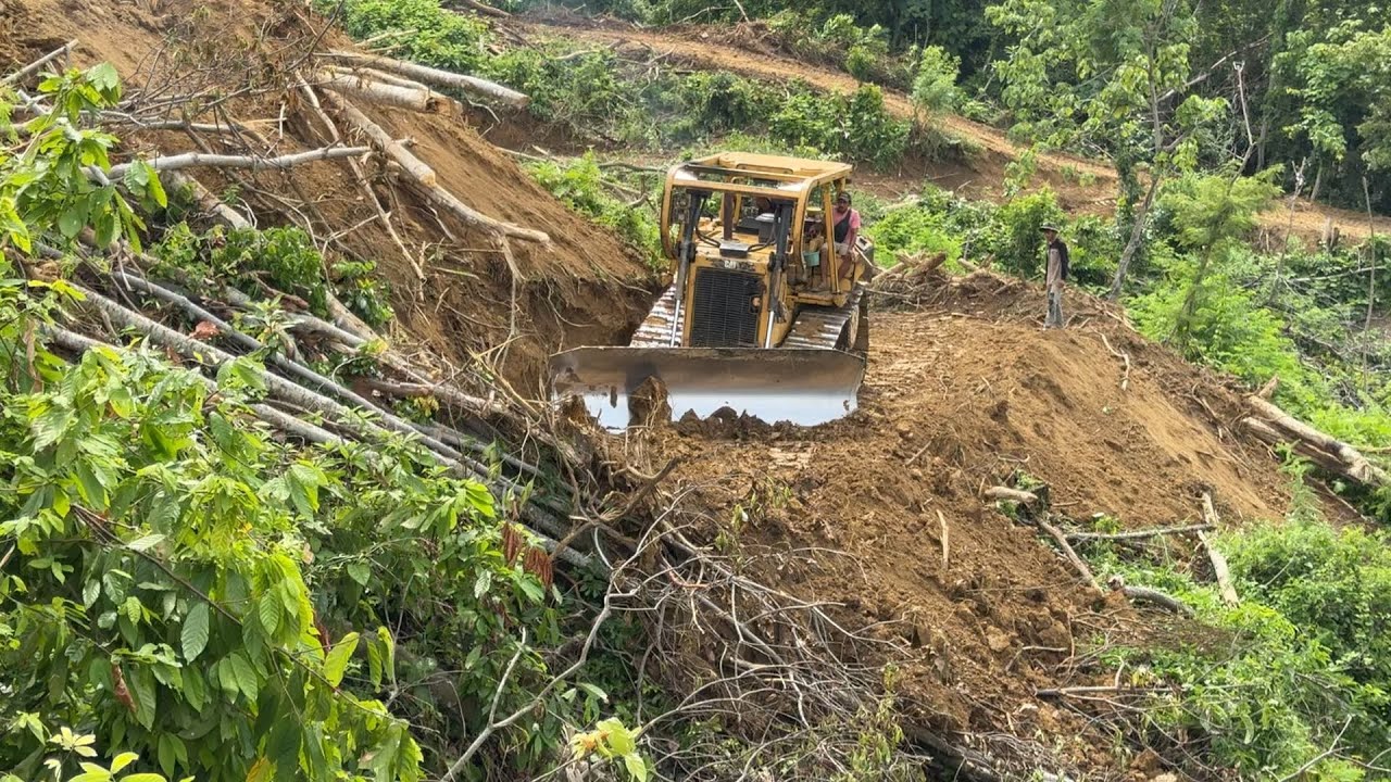 Very good job! Caterpillar dozer builds a super extreme core