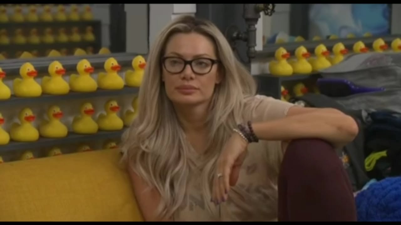 JANELLE SAYS NICOLE F - I F*CKING HATE THAT GIRL BB22