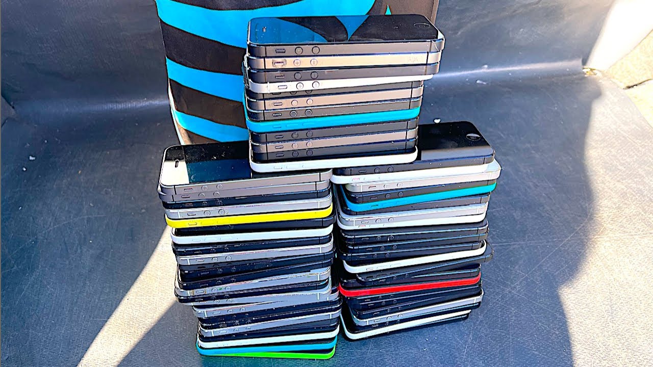 Dumpster Diving- I Found 58 Apple iPhones in the Trash!