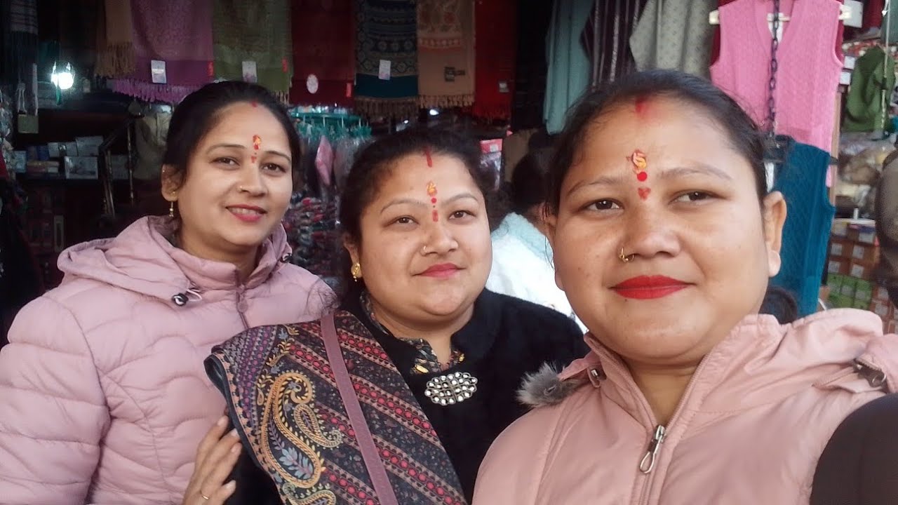 Aaj bahut samay bad mile meri sister ,phir kari saath m shopping 