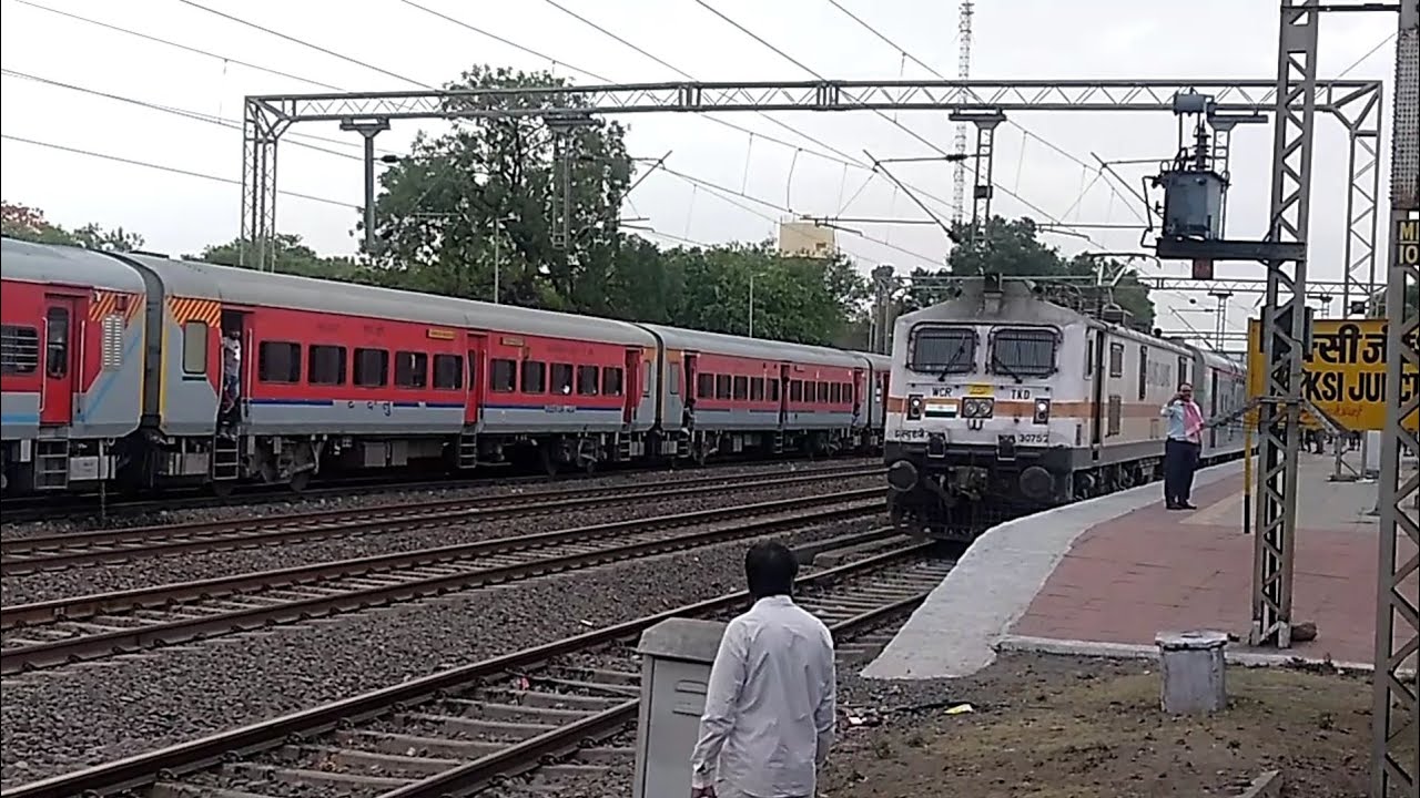 व्यस्त मक्सी जँ पर हुई तीन लोकप्रिय ट्रेनों की मुलाकात! Special Meetup At Maksi Jn. 19323 इंटरसिटी