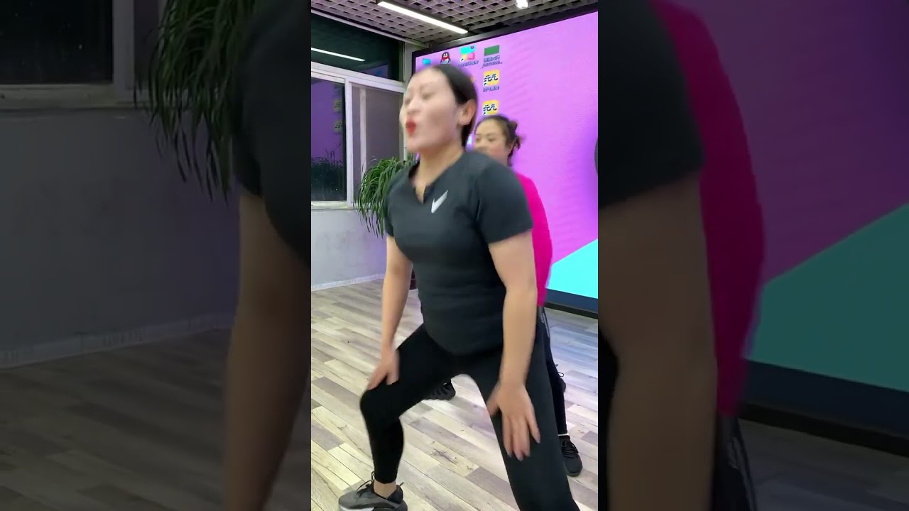 Squat is a magical exercise that helps you lose 10kg! Full body diet fun #Shorts #wanyomori #dance