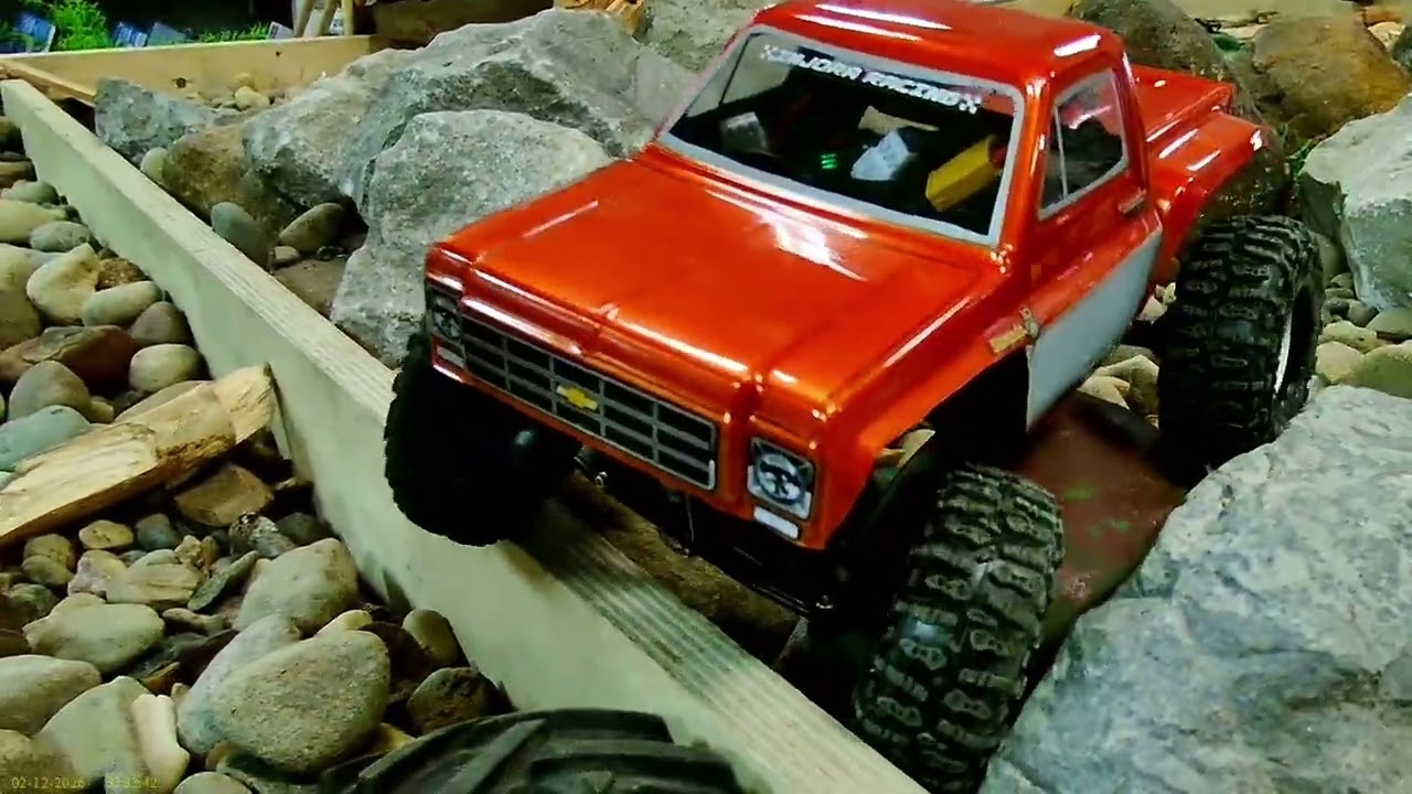 DOUBLE SQUARE BODY CHEVY GET DOWN!