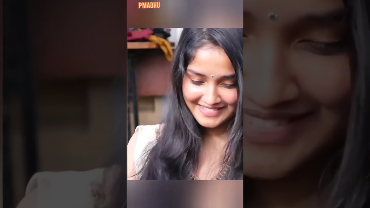അനിഖയുടെ ചൂടൻ ഡ്രസ്സ്  വയറലായി