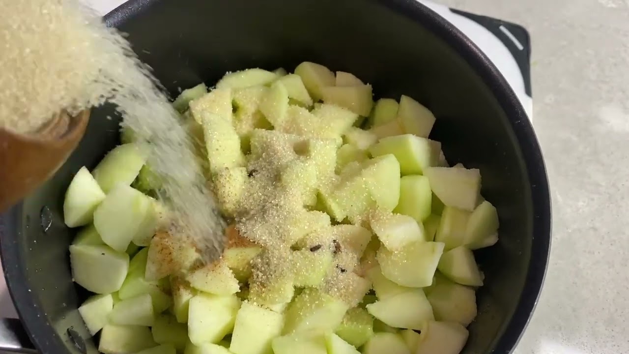 HOW TO MAKE THE BEST STEWED APPLES |