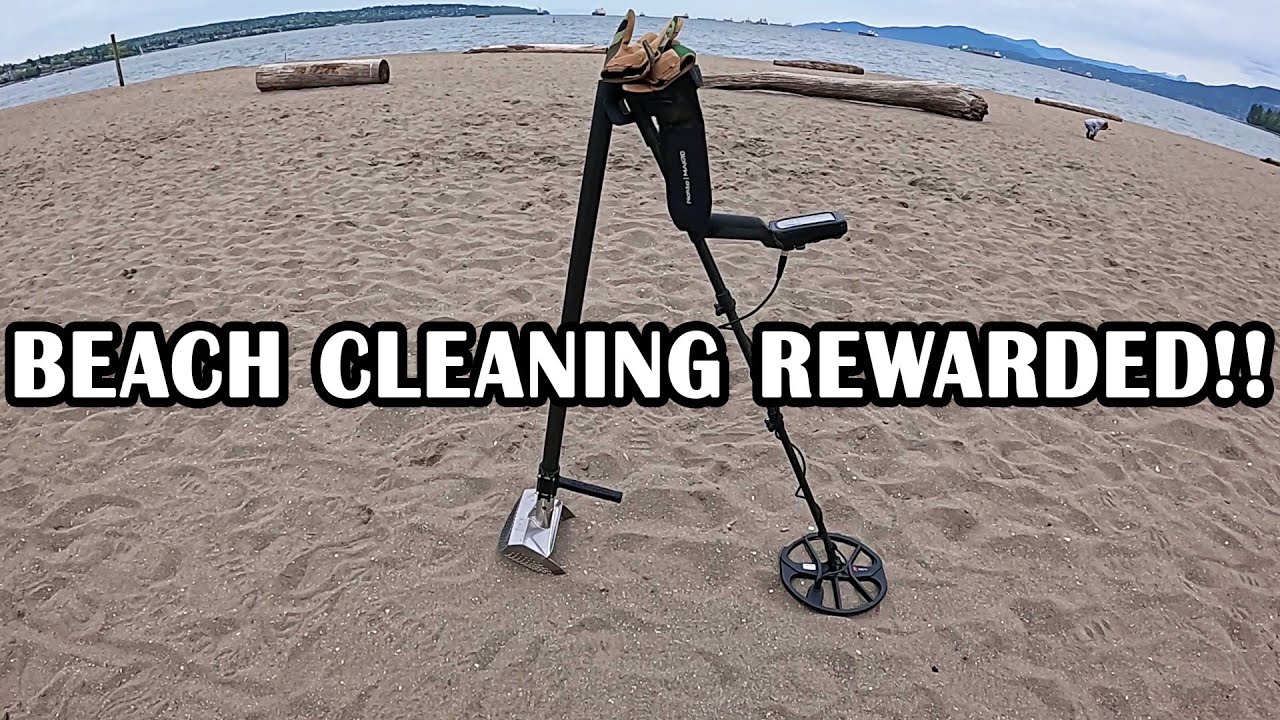FOUND SILVER cleaning the beach with my metal detector!