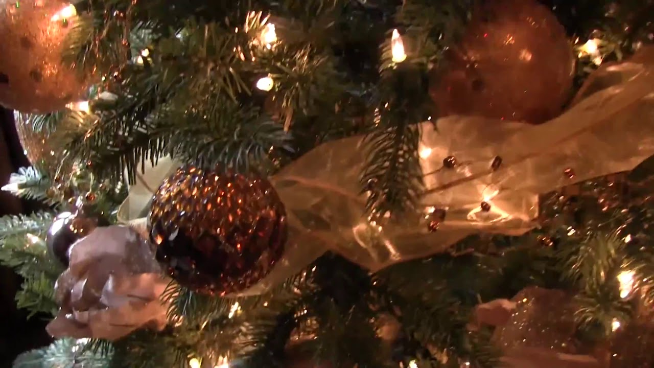 Willistead Manor gets dressed for the holidays