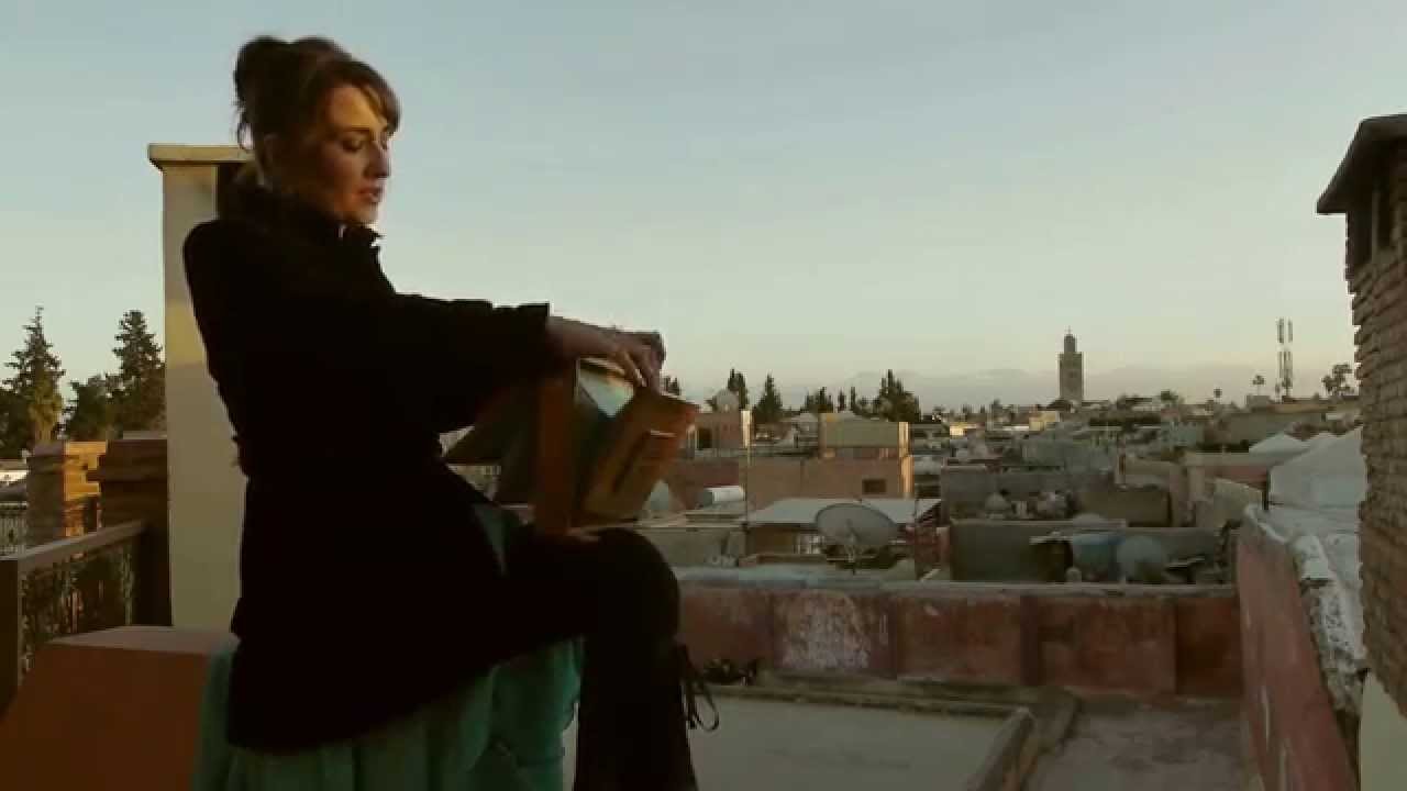 Karolina Trybala über den Dächern von Marrakesch