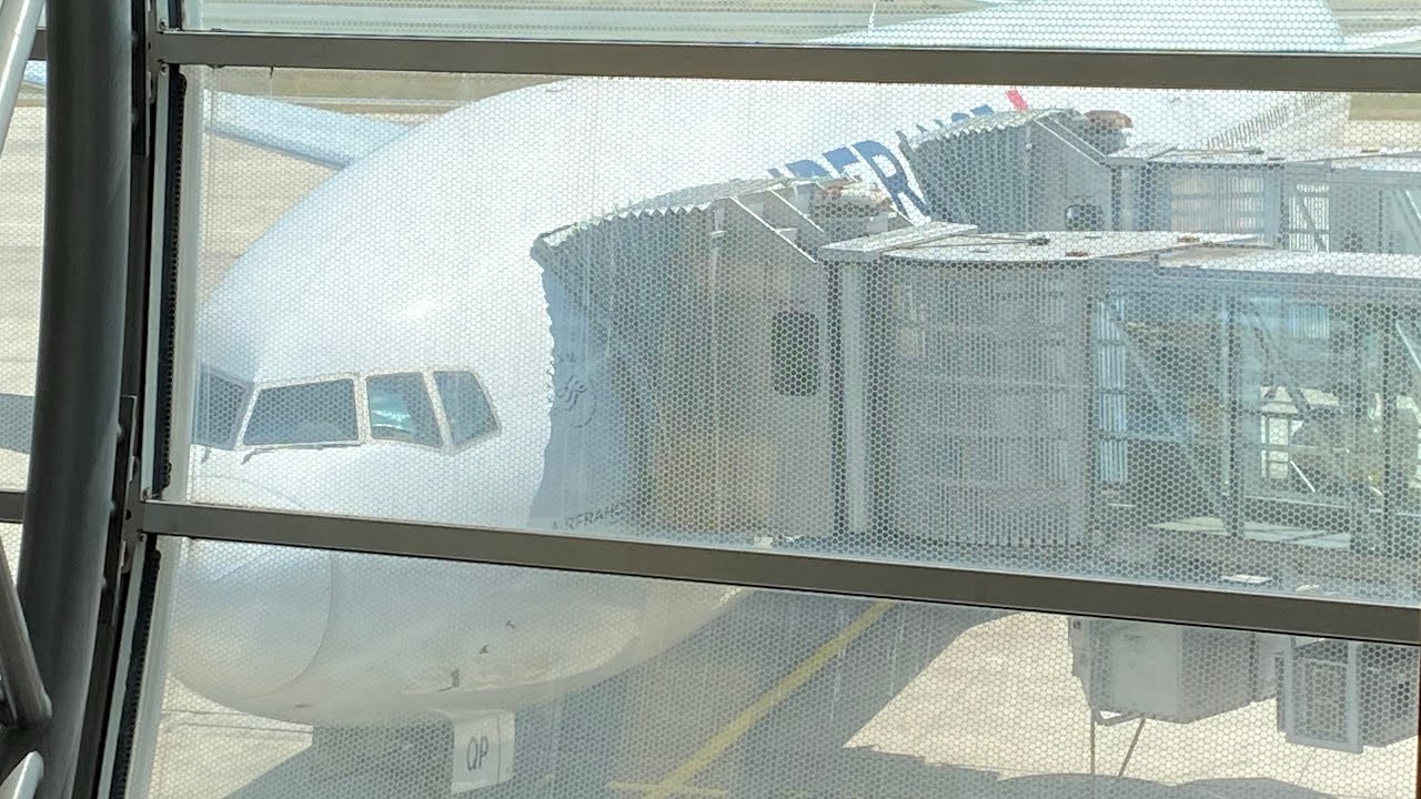 AIR FRANCE - Boeing 777-300ER take off from Paris CDG