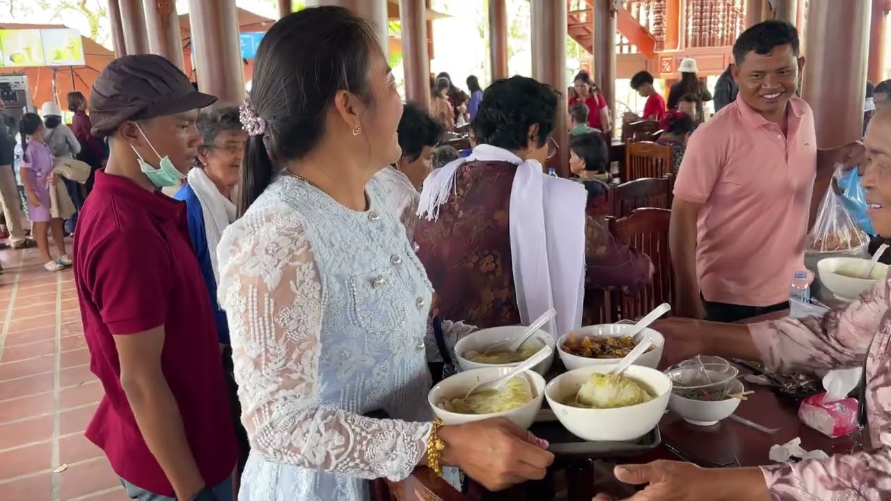 ផ្ទះនំបញ្ចុក / Cambodian Street Foods
