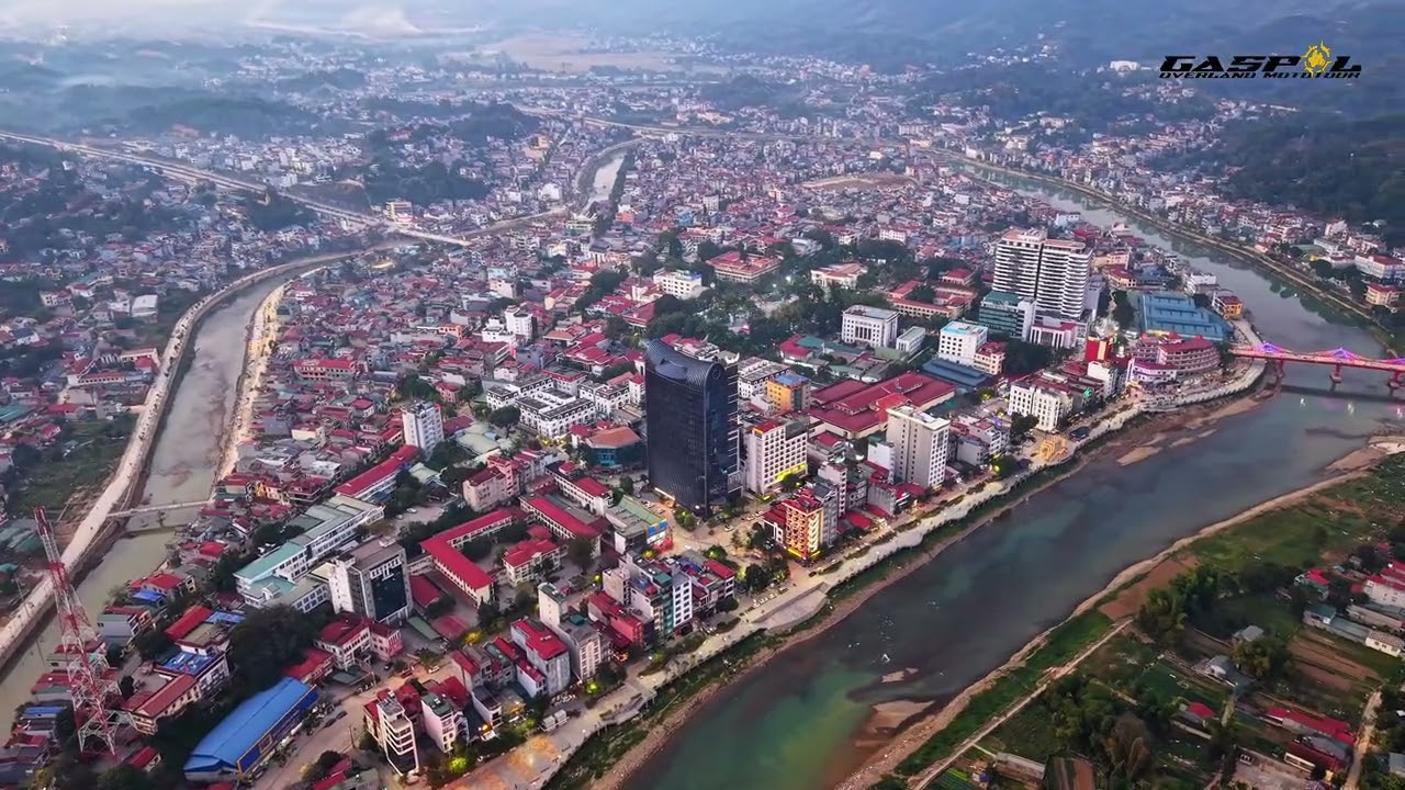 Keindahan Kota Cao Bang yang dikelilingi pegunungan sangat menawan dari Muong Thanh Luxury Hotel