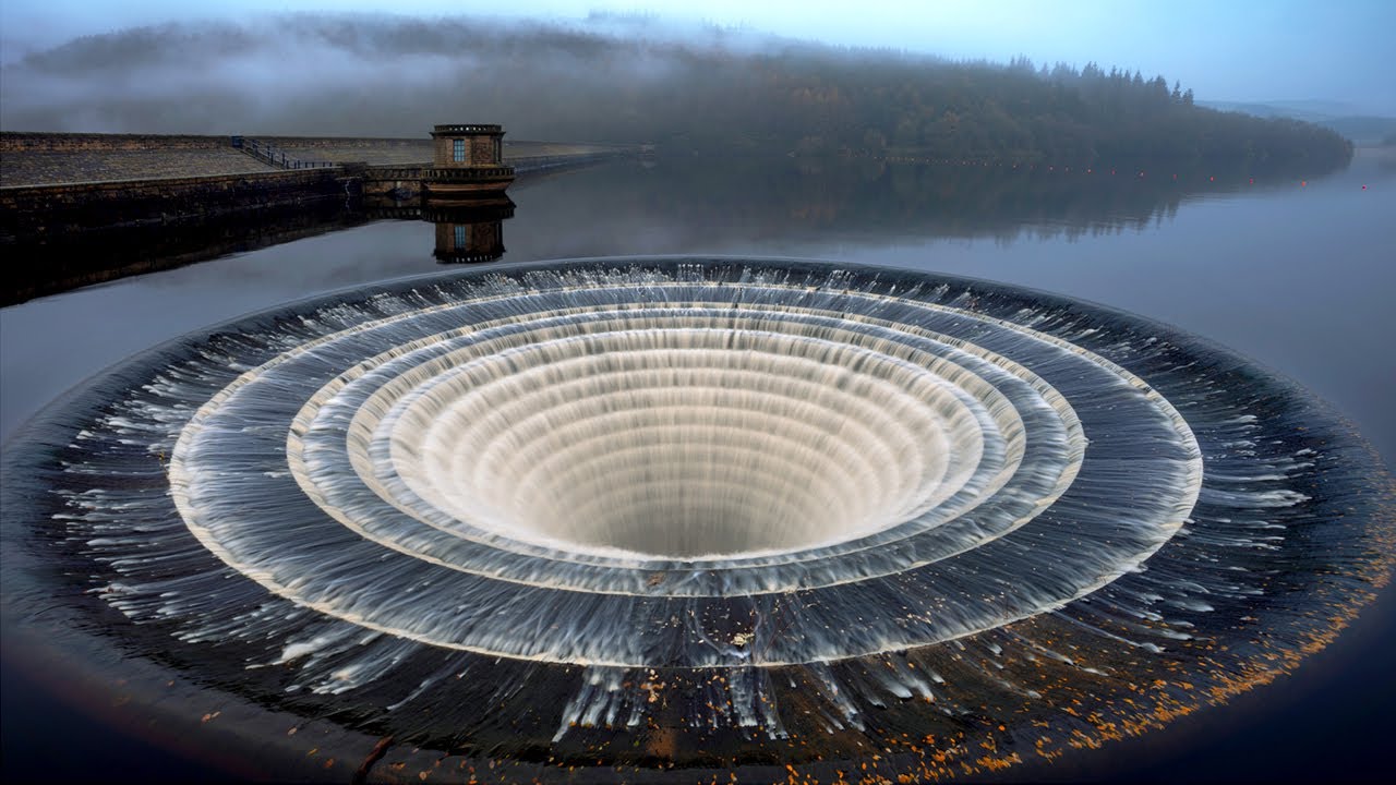 Landscape Photography in the Peak District | A Misty Day on Ladybower Reservoir