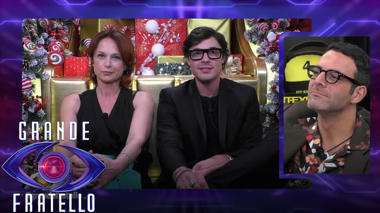 Grande Fratello - Le carezze tra Beatrice Luzzi e Vittorio Menozzi