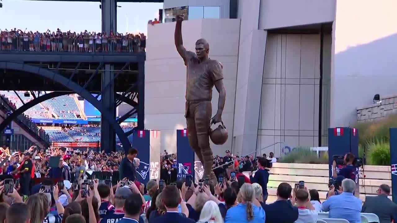 Tom Brady statue unveiled at Gillette Stadium