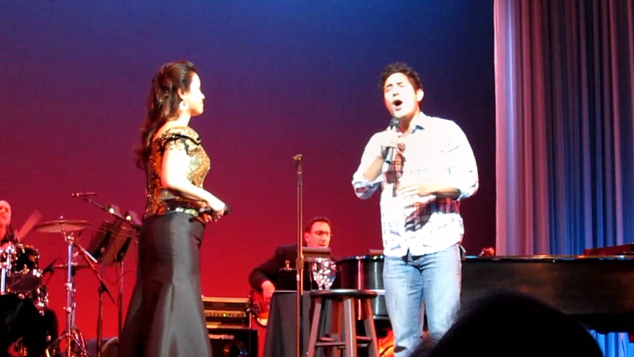 Random audience guy surprises ORIGINAL Jasmine - A WHOLE NEW WORLD