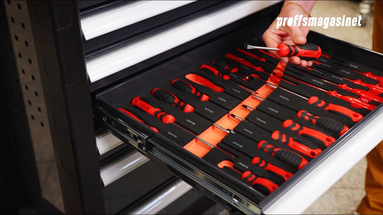 Verktygsvagn från Pela med 7 lådor fyllda med verktyg - allt du behöver för garage och verkstad!