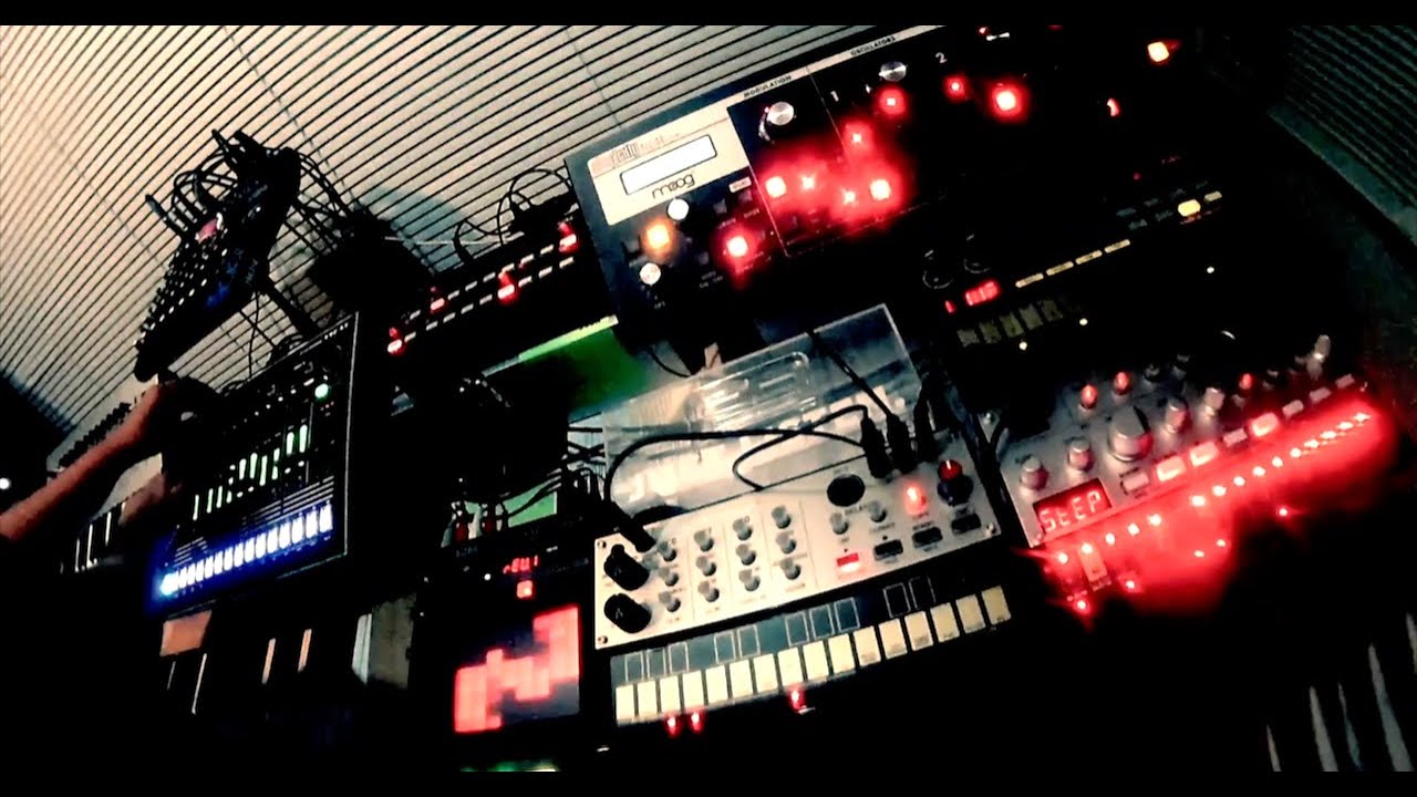 JAde Wii Dawless Jammin' -Electronic, Techno, EDM, 909, 808, Synthesizers, Synths, Beats, Original
