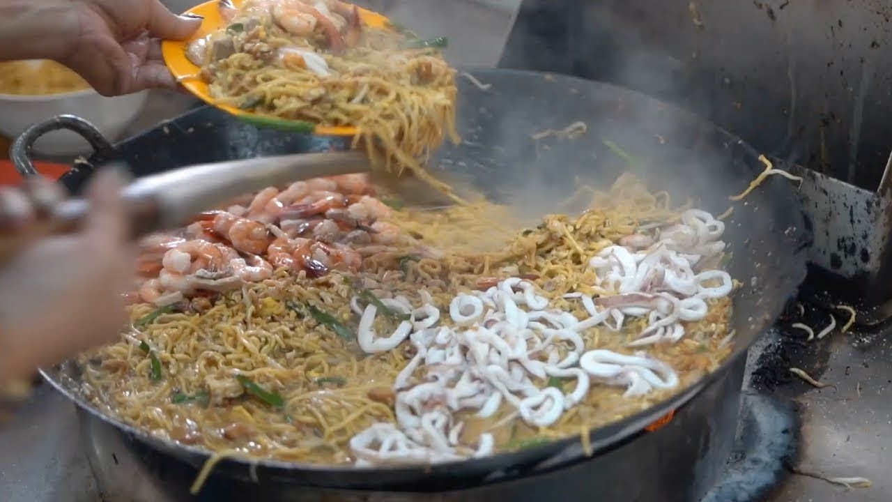 Making $32,000 a MONTH selling FRIED Hokkien mee NOODLES