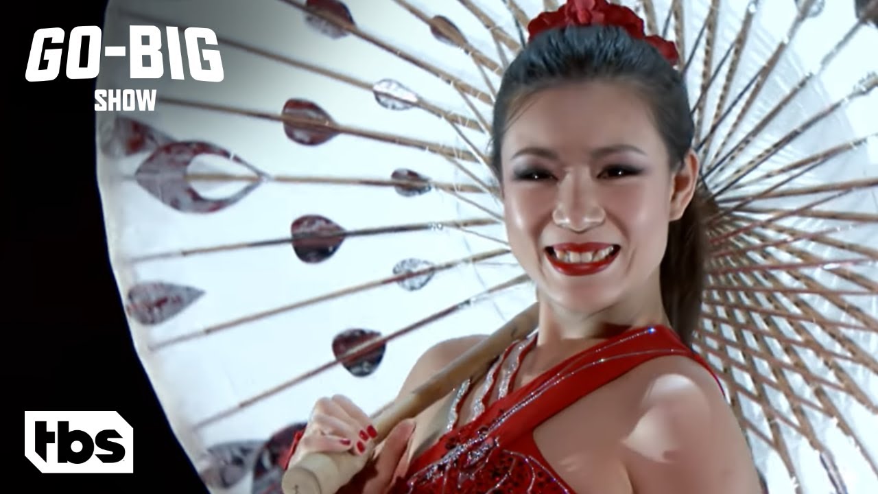 Go Big Show: The Umbrella Queen Lina Liu Juggles Spinning Chinese Umbrellas (Clip) | TBS