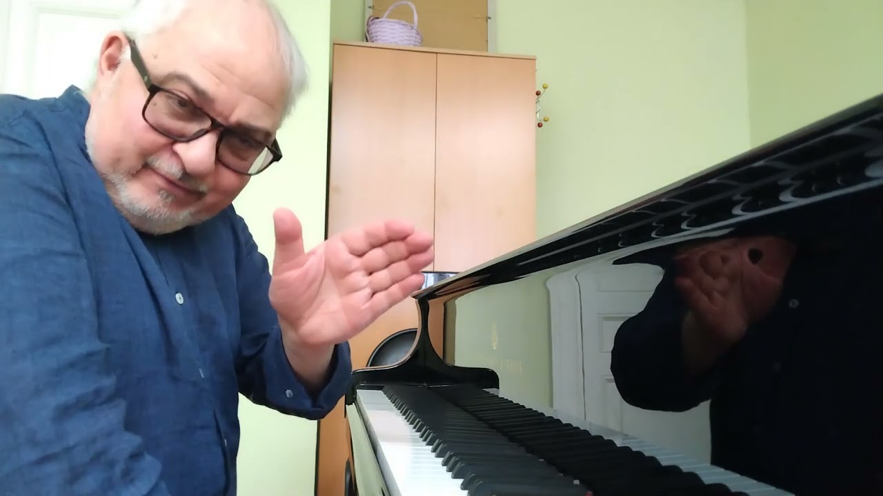 Alexander Rosenblatt tells and shows the tone-semitone scale.Structure,usage, fingering.