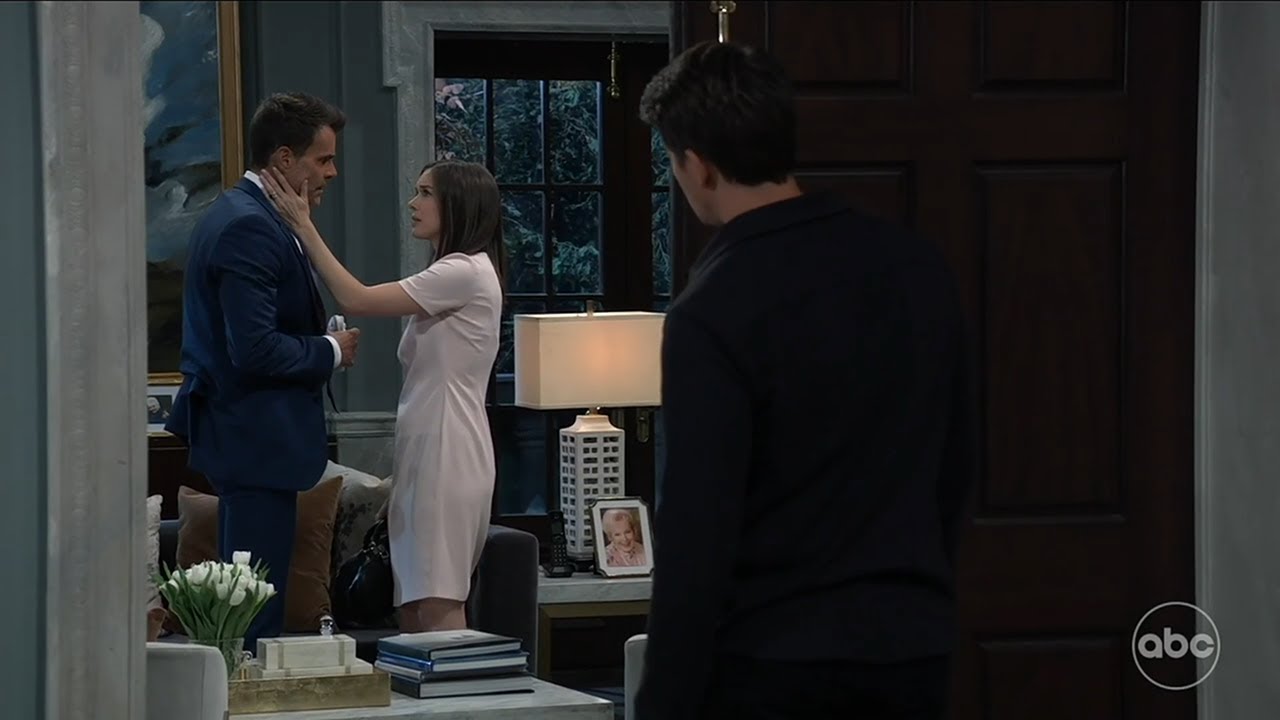 Майкл слушает Уиллоу и Дрю в программе «General Hospital» (14 ноября 2024 г.)