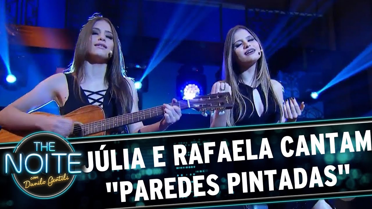 Júlia e Rafaela cantam 