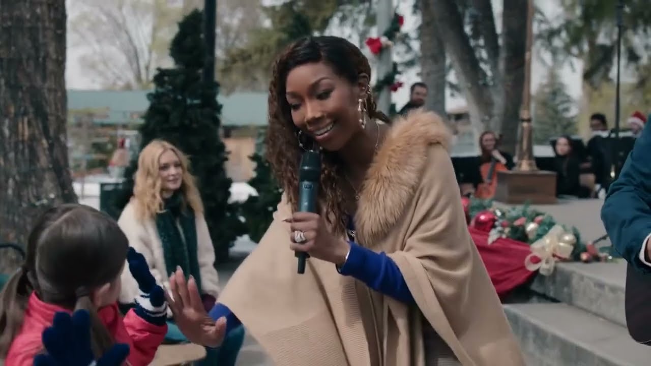 Brandy - Let It Snow (From Best Christmas Ever On Netflix)