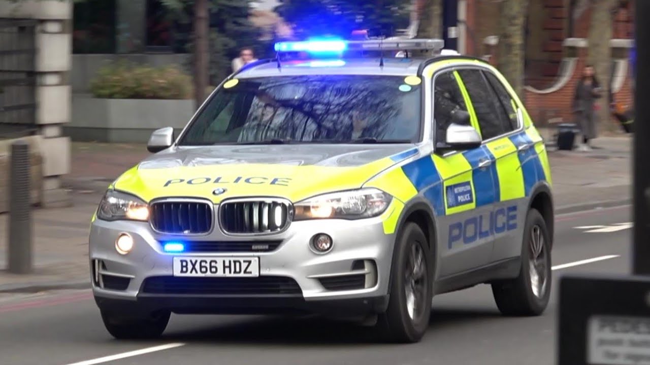 London SCO19 responding WRONG SIDE with BULLHORN - BMW X5