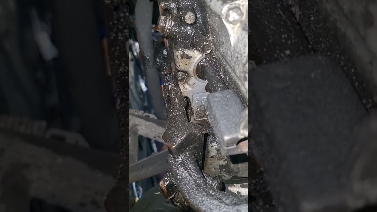 Salah Satu Penyebab Oli Mesin Motor Bebek Berkurang, Bocor Nya Seal Operan Gigi 😀,