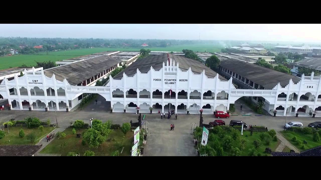 Pondok pesantren modern selamat