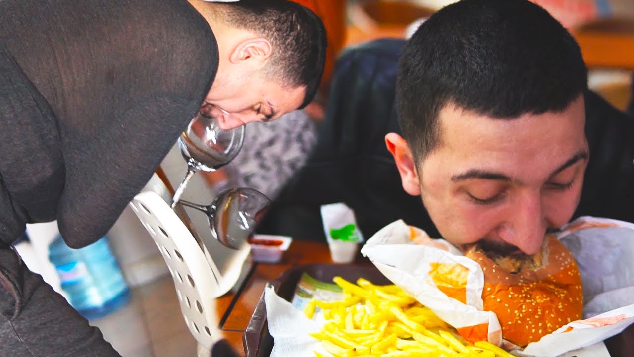 Bir Gün Boyunca Kolları Kullanmadan Yaşamak!